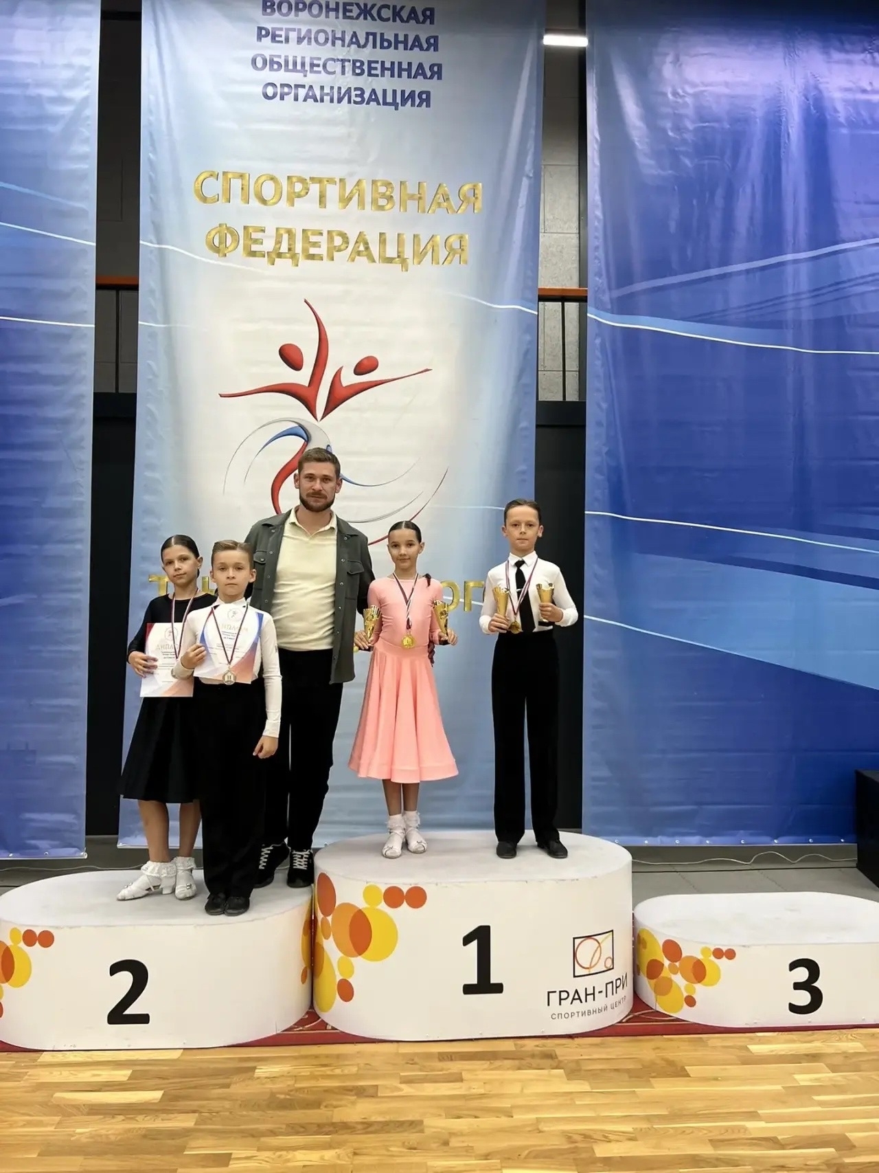 Первая проба паркета принесла танцорам «Надежды» три награды