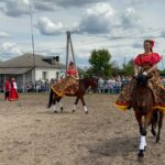 Показательное выступление спортсменов-конников, 0+